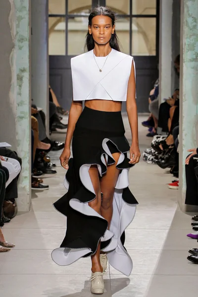 Look 10